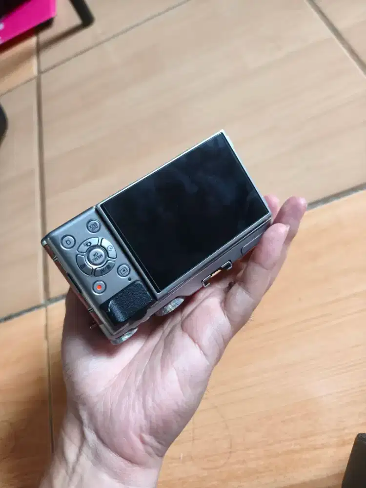 Kamera mirrorless fuji film XA 5 dan lensa meike 35mm f1.7