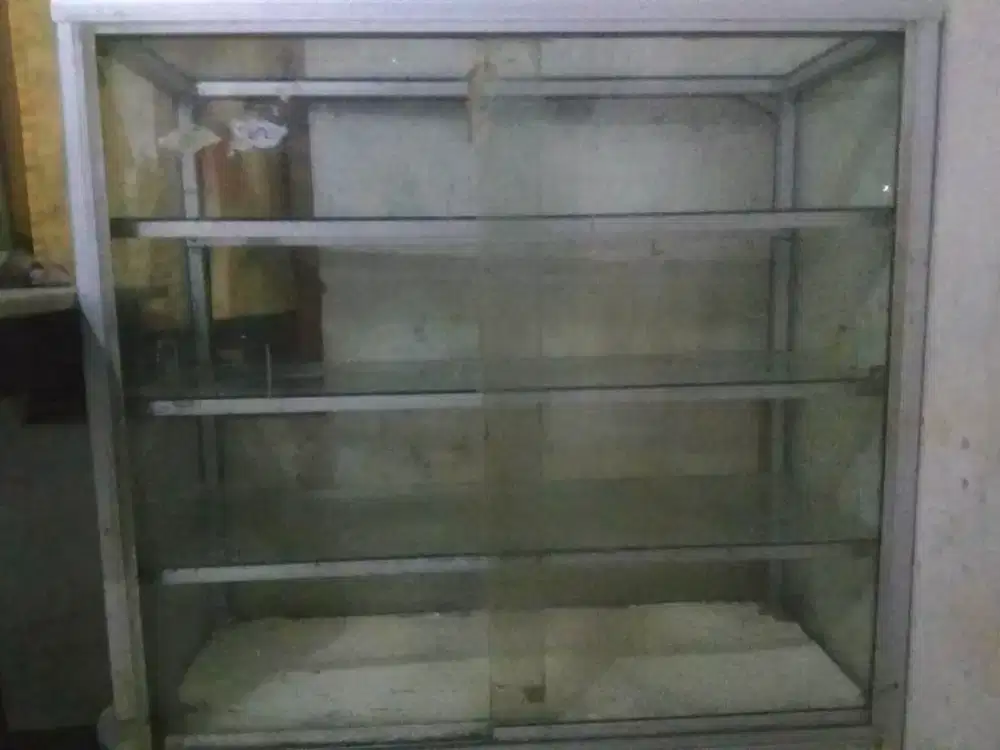 Etalase alumunium kaca uk panjang 1meter lebar 35cm minus