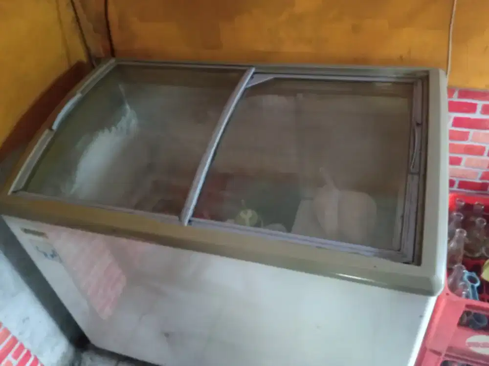 Di jual freezer box gassio 318 L