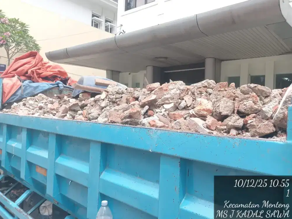 Jasa buang puing dan tanah