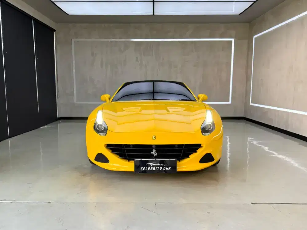 KM 12.000 an Ferrari California 2015 3.8T V8 Giallo Modena