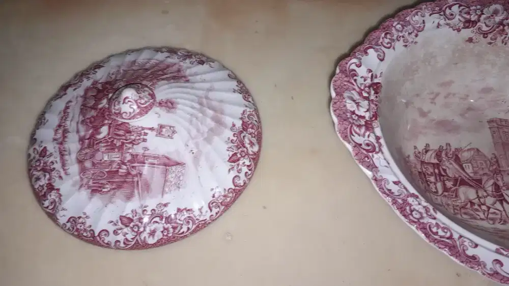 Mangkok antik buatan luar