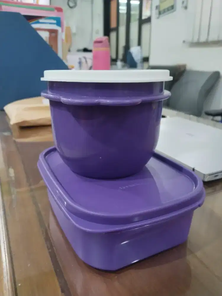 Tupperware Ungu Ori – 1 Kotak + 1 Bulat