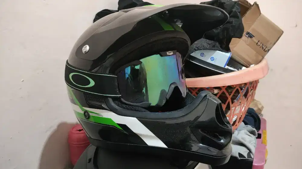 HELM TRAIL KAWASAKI ORIGINAL UKURAN L + INCLUDE GOOGLES