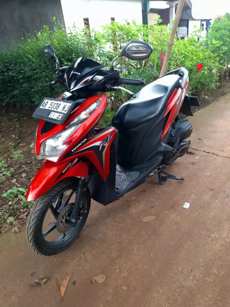 Vario 125 2014 cbs iss merah