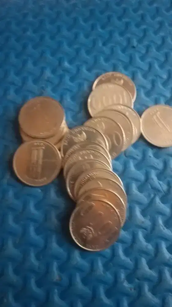 Uang koin Rp 1000; motif Gedung Sate & angklung th.emisi 2010.