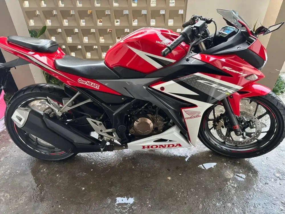 Honda cbr 2018 plat w