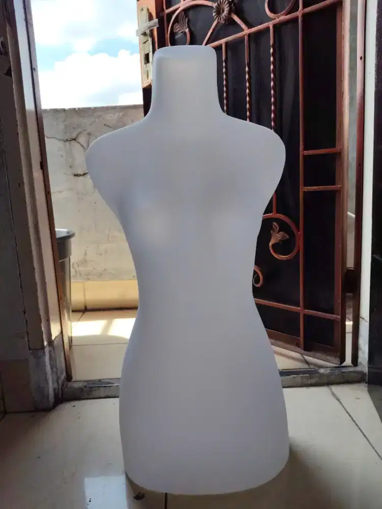 Patung Baju Wanita