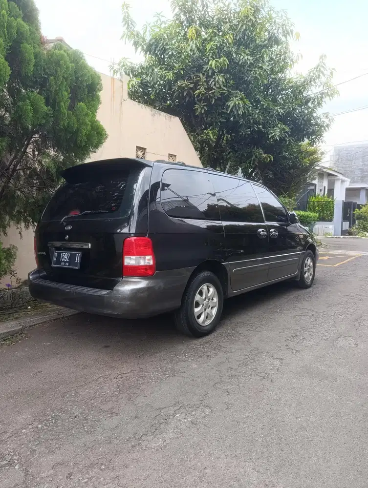 Kia Sedona LS metik 2004 Seger & sehat Walafiat