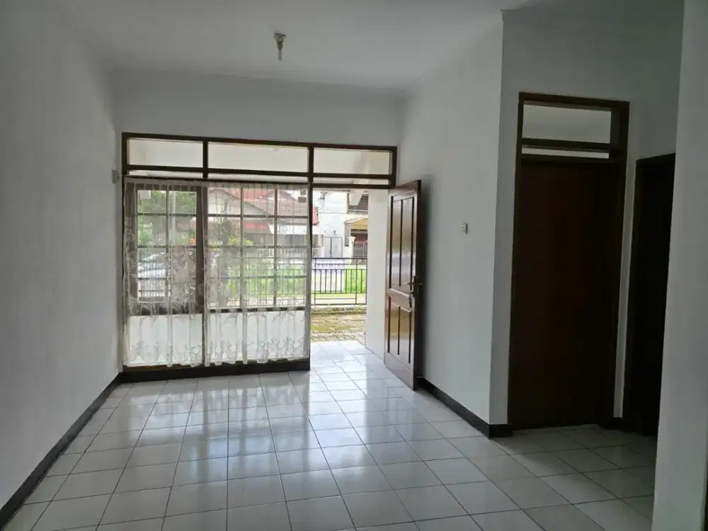 Rumah Nyaman Siap Huni di Taman Kopo Indah 2