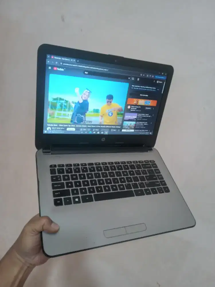 Laptop HP ram 4gb pake ssd dan hardisk