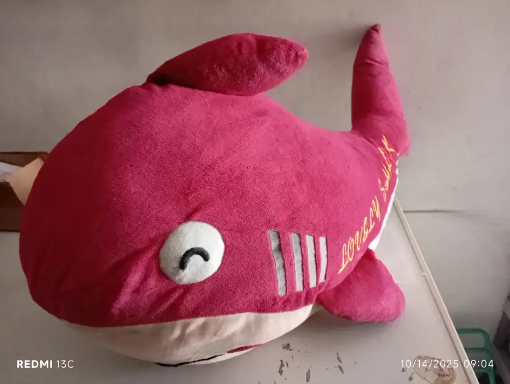 Boneka shark jumbo