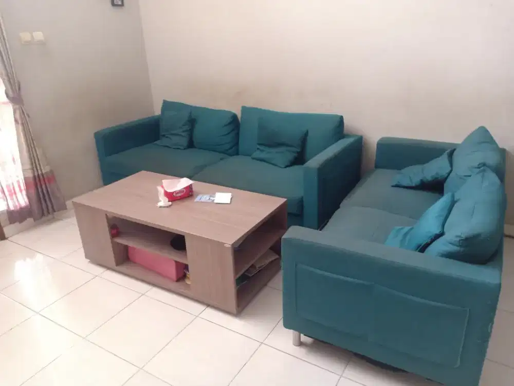 Satu set meja dan sofa  Informa