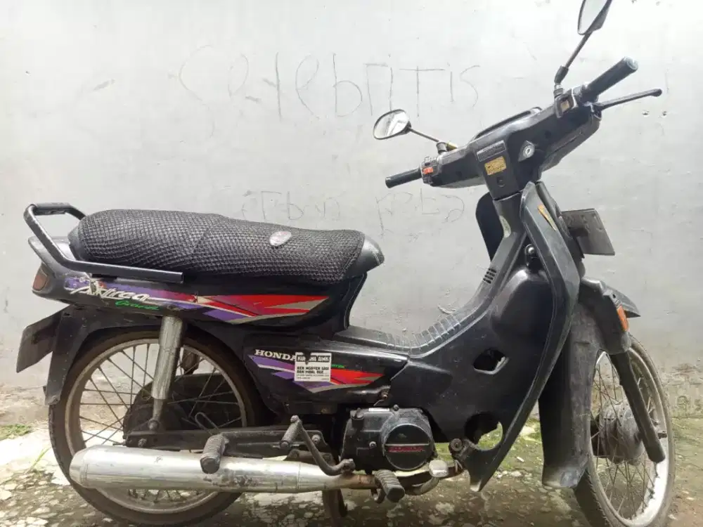 Motor Honda Astrea Grand 1996 (motor antik)
