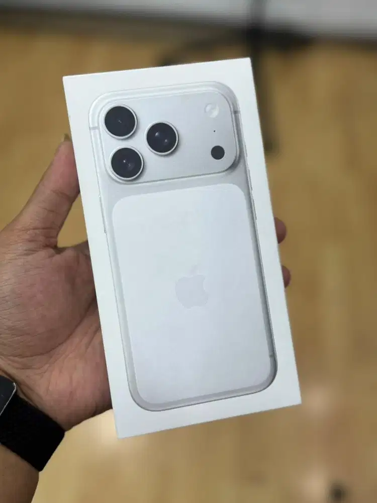 Ready iphone 17 Pro 256Gb silver New ibox garansi 1 tahun bisa kredit