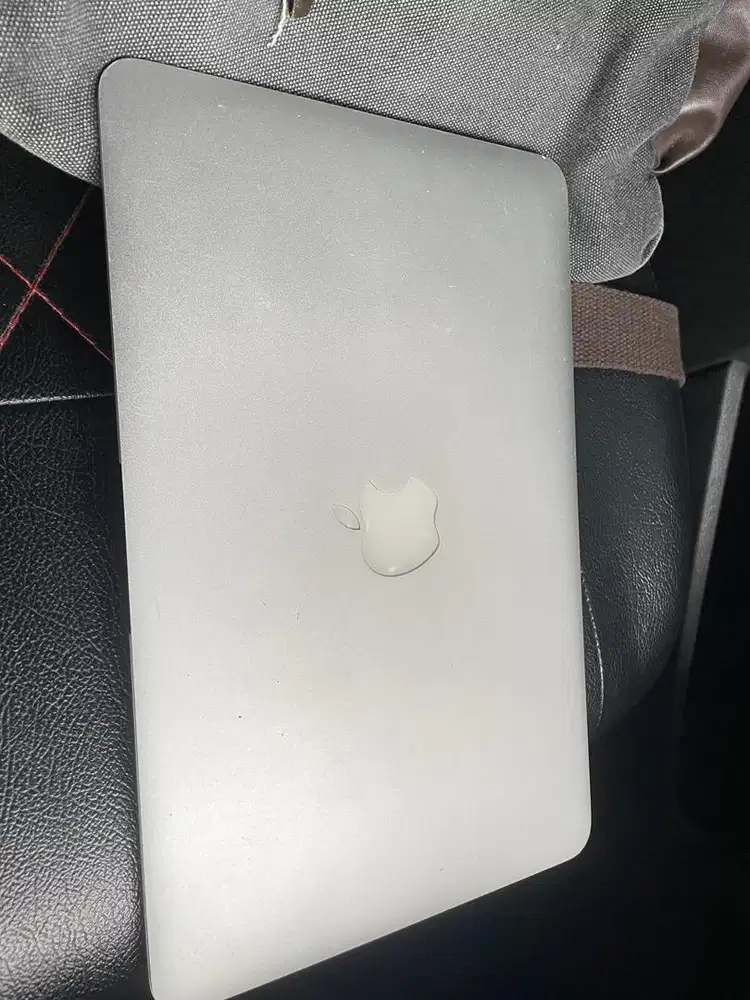 Dijual macbook air 11 2014 murah mantap