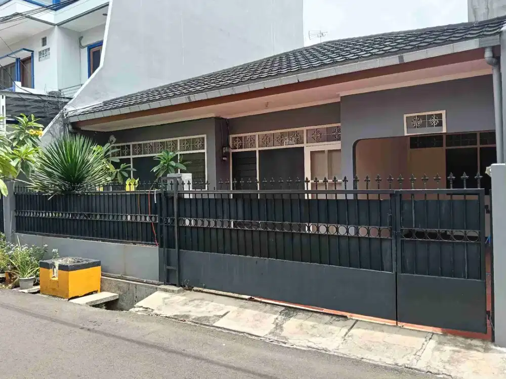 Rumah rapih 1,5 lantai siap pakai disewakan lingkungan tenang dan nyaman Tomang Grogol Jakarta Barat