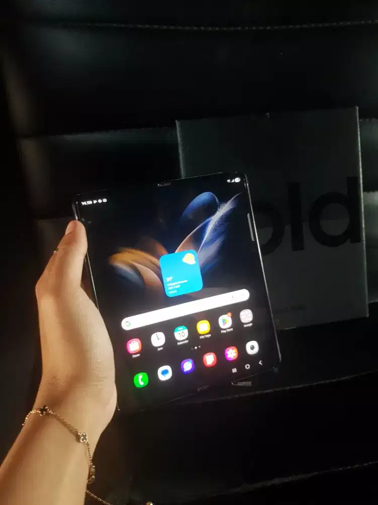 Samsung Galaxy Z Fold 4 5G 12/256GB – SEIN, Mulus, Lengkap