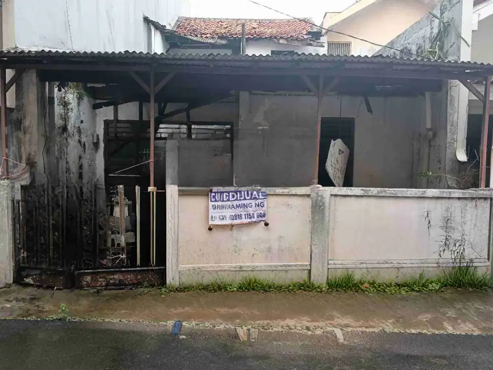 Rumah tua row jalan 2 mobil dijual lingkungan tenang Tomang Grogol Jakarta Barat