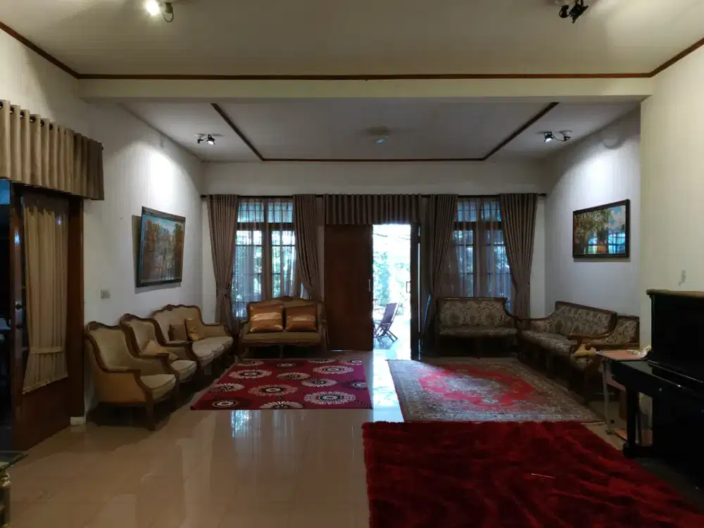 Dijual Rumah Luas Strategis Tengah Kota Area Karawitan Bandung