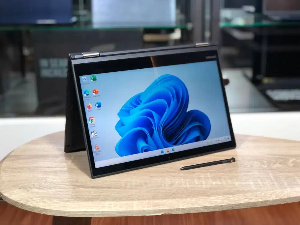 Laptop 2 in1 Lenovo Thinkpad Yoga 370 intel Core i5 GEN7 RAM 8GB SSD