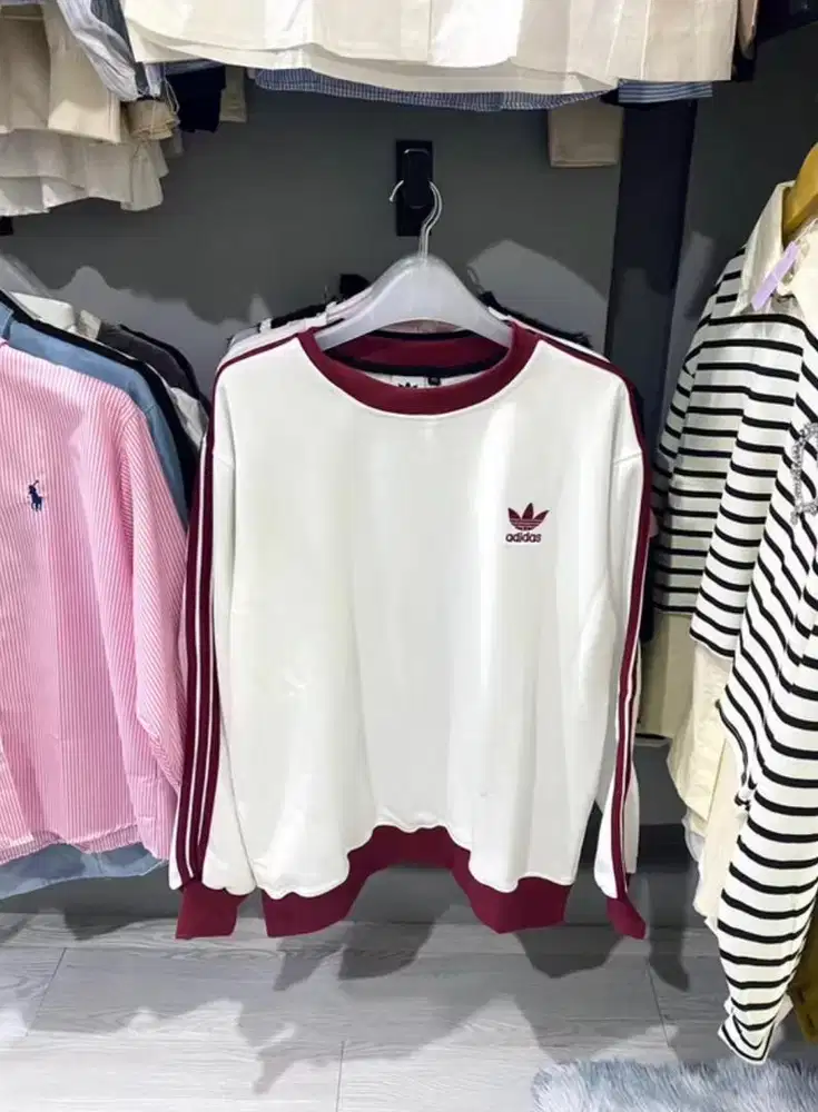 Oversize crewneck adds