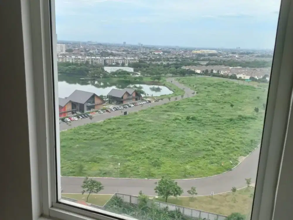 Jual Apartemen The Springlake Summarecon Bekasi, Type 2BR Siap Huni, Lantai Rendah View Lake