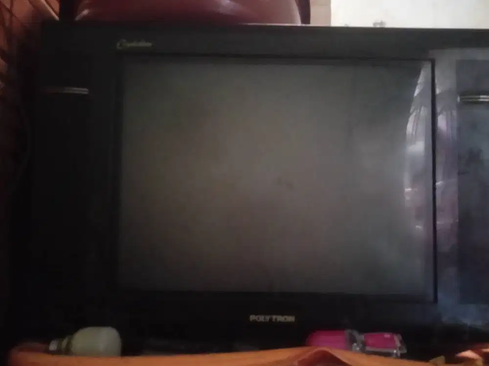 Tv Polytron besar