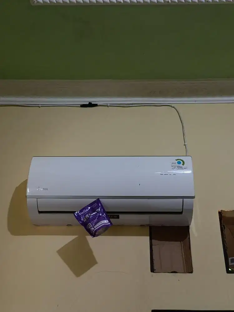 Dijual AC Midea