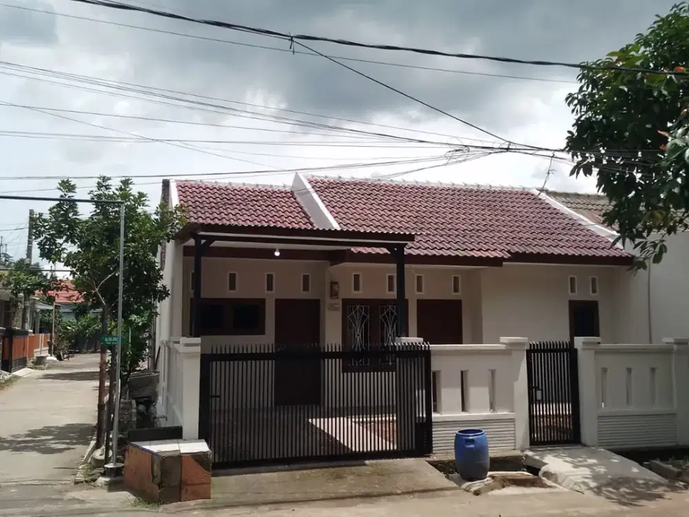 Rumah Hook 11 Menit ke Gerbang Toll Narogong LT 108 Siap Huni J-39089