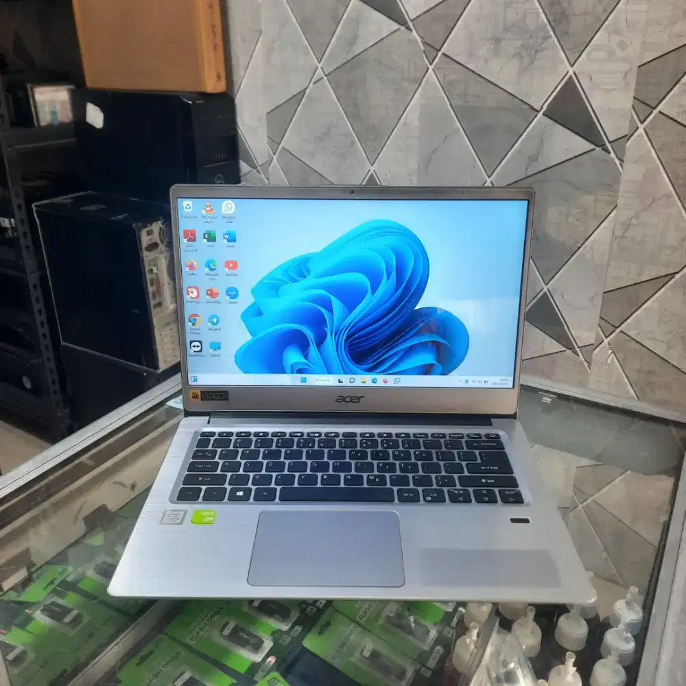 Acer Swift SF314, Core i3 Gen 7, VGA 2GB, RAM 16GB, SSD 128GB, HDD 1TB