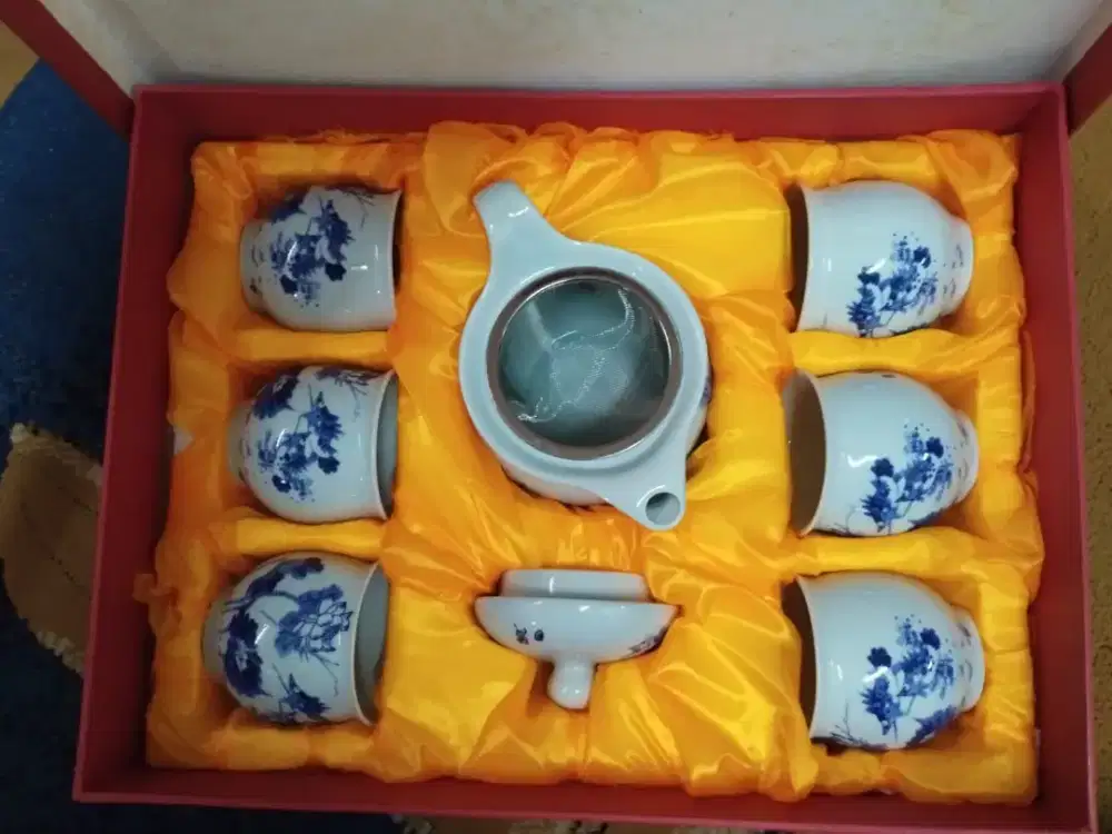 Chinese Vintage Tea Set Cups + Teapot