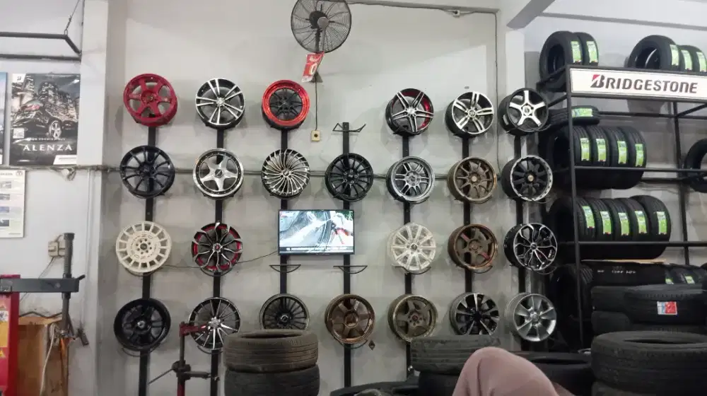 Velg dan Ban Mobil