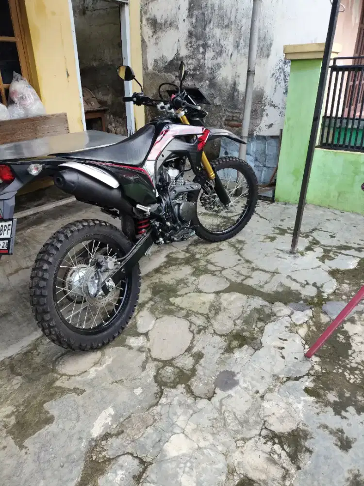 Honda CRF 150L 2023 KM 8rb Pajak Hidup Like New