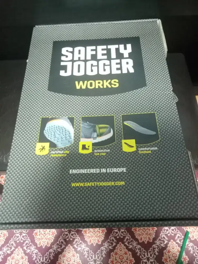 SEPATU SAFETY JOGGER No. 42 ( Baru)
