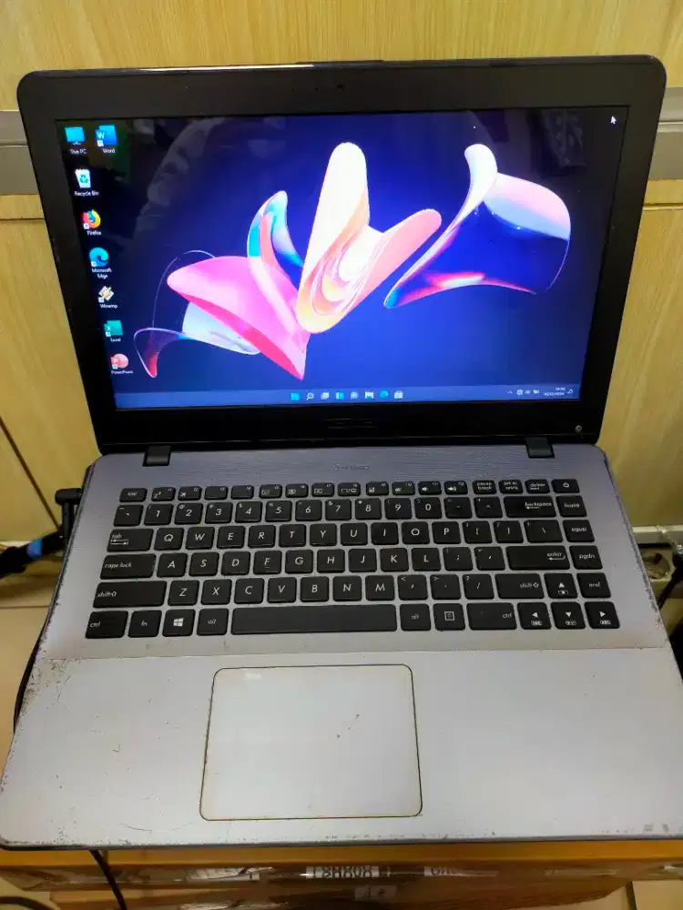 Dijual laptop Asus Intel I5-7200 Ram 8GB DDR4 SSD 128GB HDD 500GB VGA