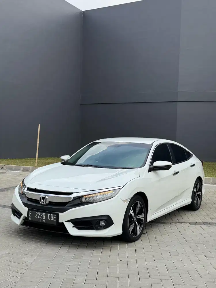 Honda Civic ES TURBO at 2016 KM 46 rb putih