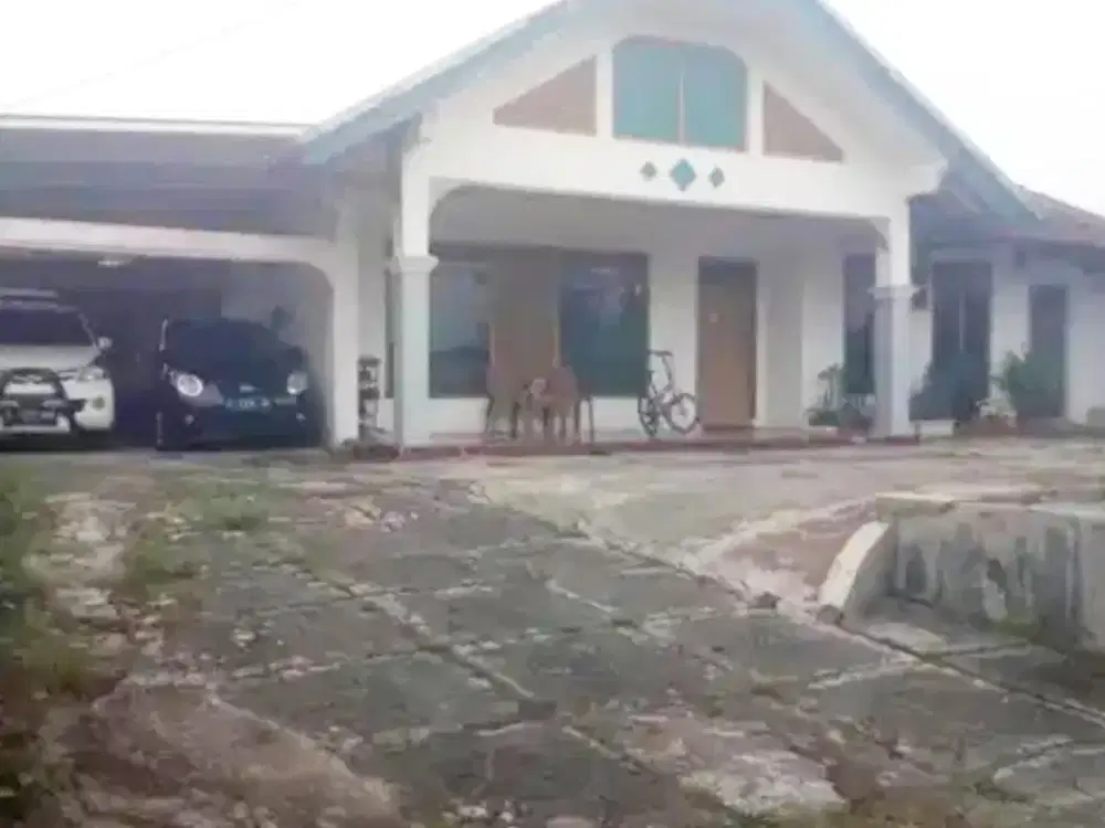 rumah luas di mangunreja Tasikmalaya akses masuk dari pinggir polres Tasikmalaya 500 juta