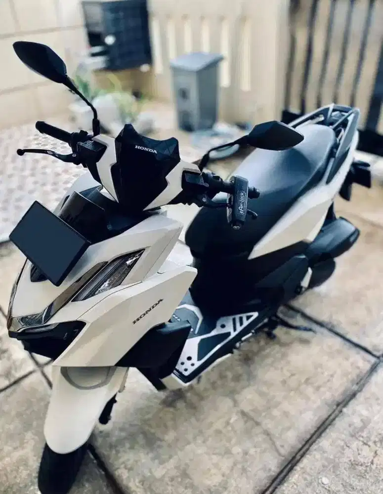 JUAL CEPAT!!! HONDA VARIO 160 ABS 2022 PUTIH MATTE (KM 13RB+)