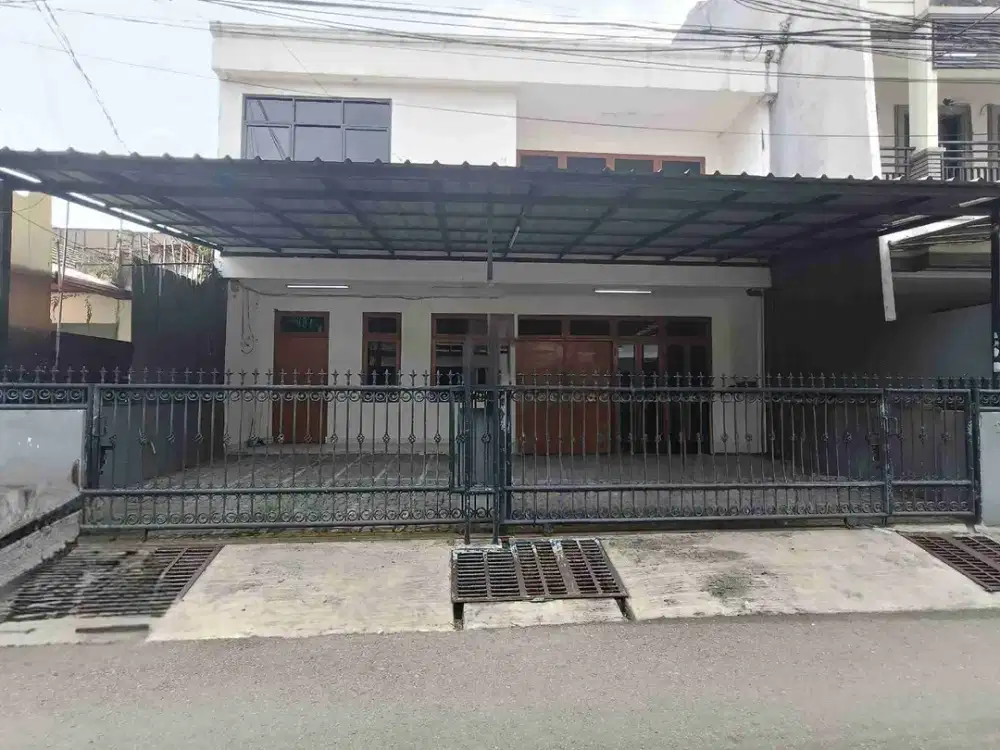 Rumah minimalis usaha 2,5 lantai rapih & terawat dijual Jatipulo Palmerah Jakarta Barat