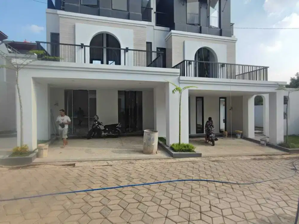 Rumah 3 lantai banyumanik kota semarang