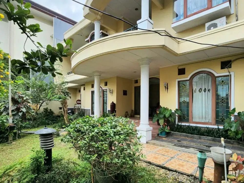 Rumah Mediterania 2 Lantai Halaman Luas di Gandaria Utara, Kebayoran Baru – SHM