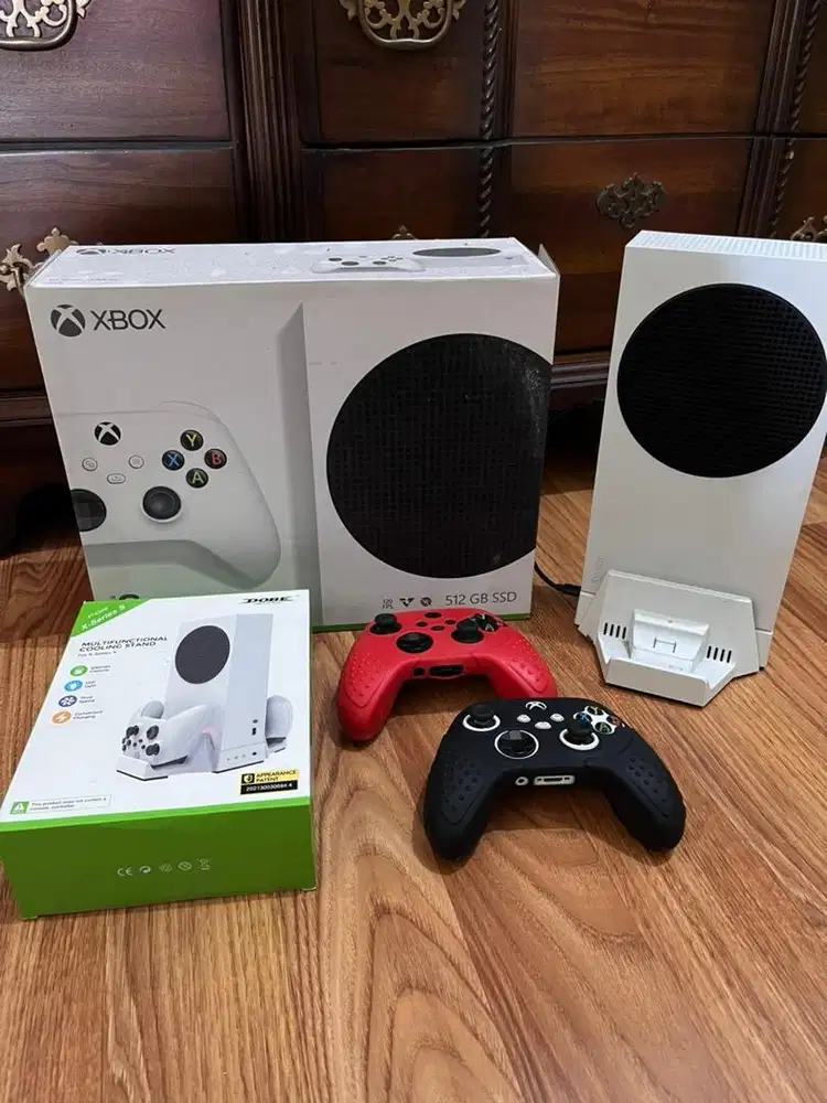 XBOX SERIES S like New