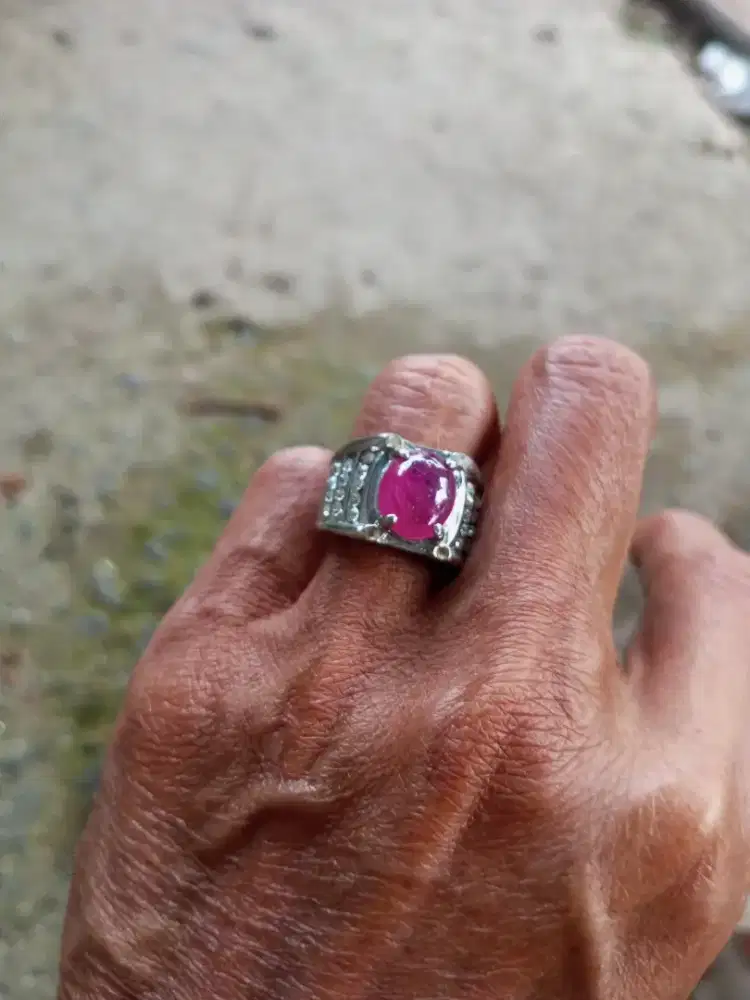 Batu natural ruby
