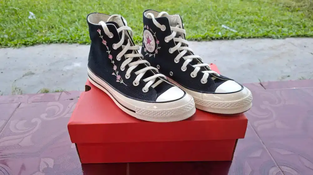DIJUAL — SEPATU CONVERSE CHUCK 70 FLORAL EMBROIDERY HIGH TOP