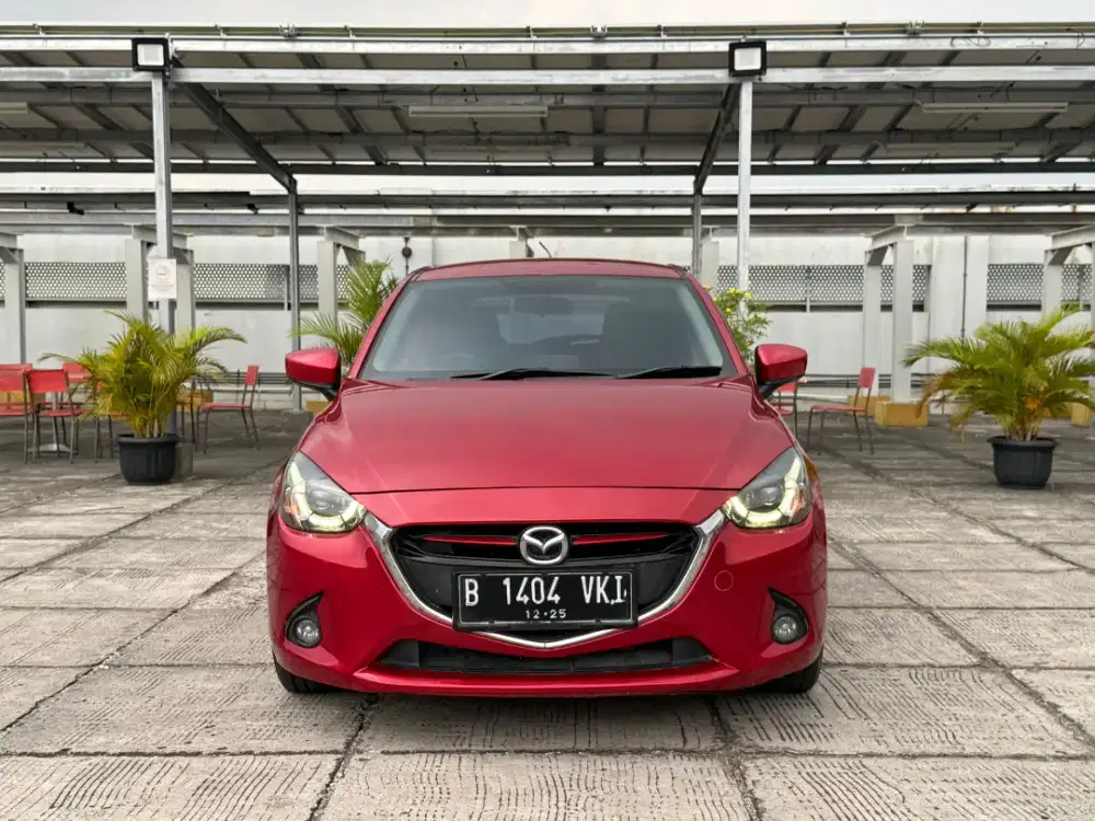 Mazda 2 R 1.5 AT. Skyactive. Tahun 2015. Merah. Perfect cond