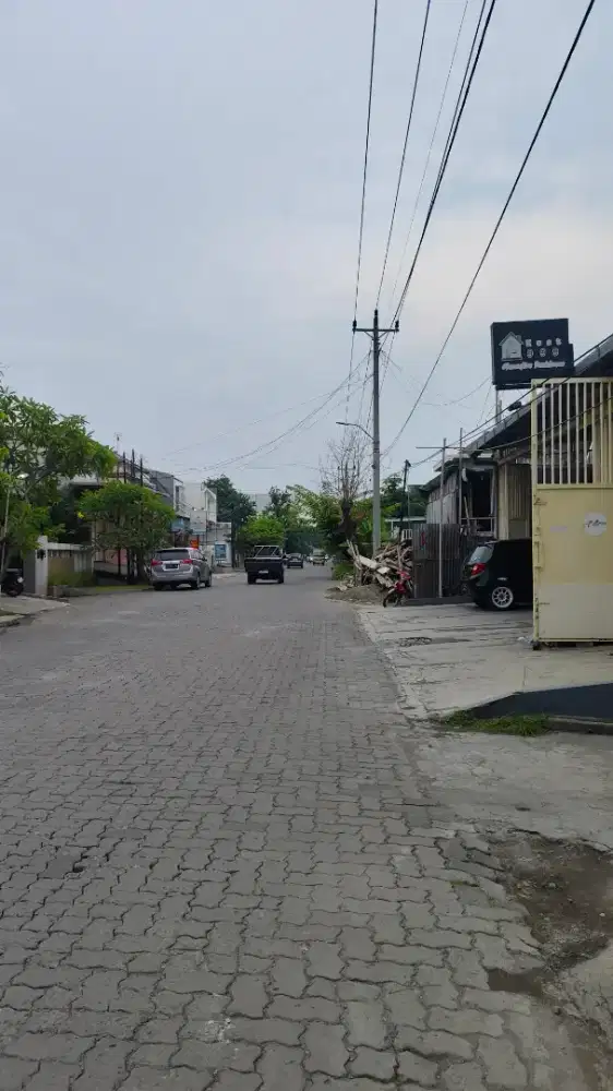 DISEWAKAN GARASI RUMAH UNTUK JUALAN DI PURI ANJASMORO