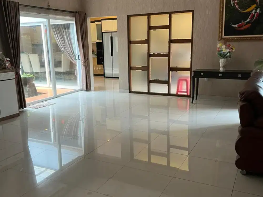 DIJUAL RUMAH BESAR LT 330 HADAP TAMAN KOTA WISATA CIBUBUR BOGOR