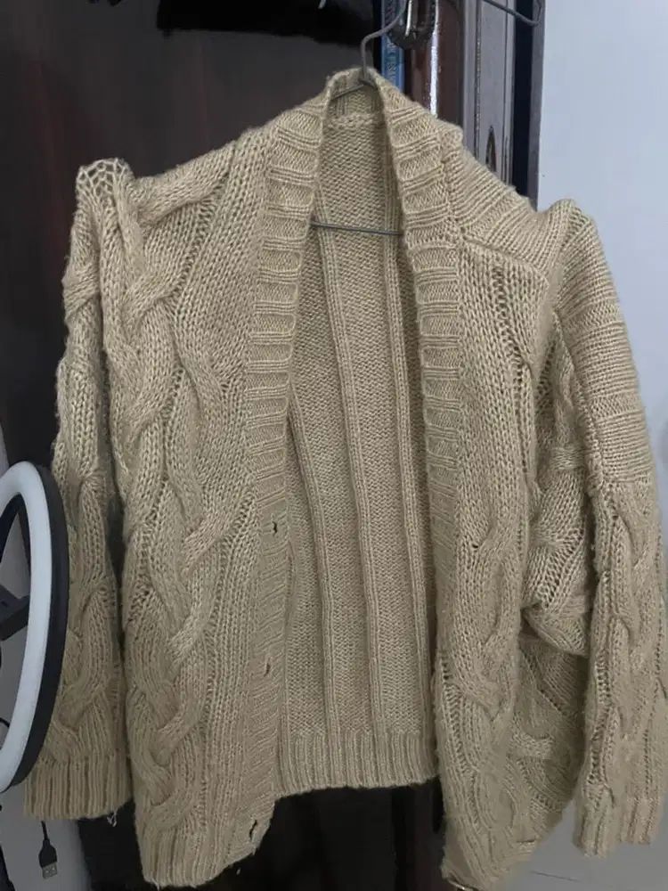 Sweater Cream wanita rajut nyaman