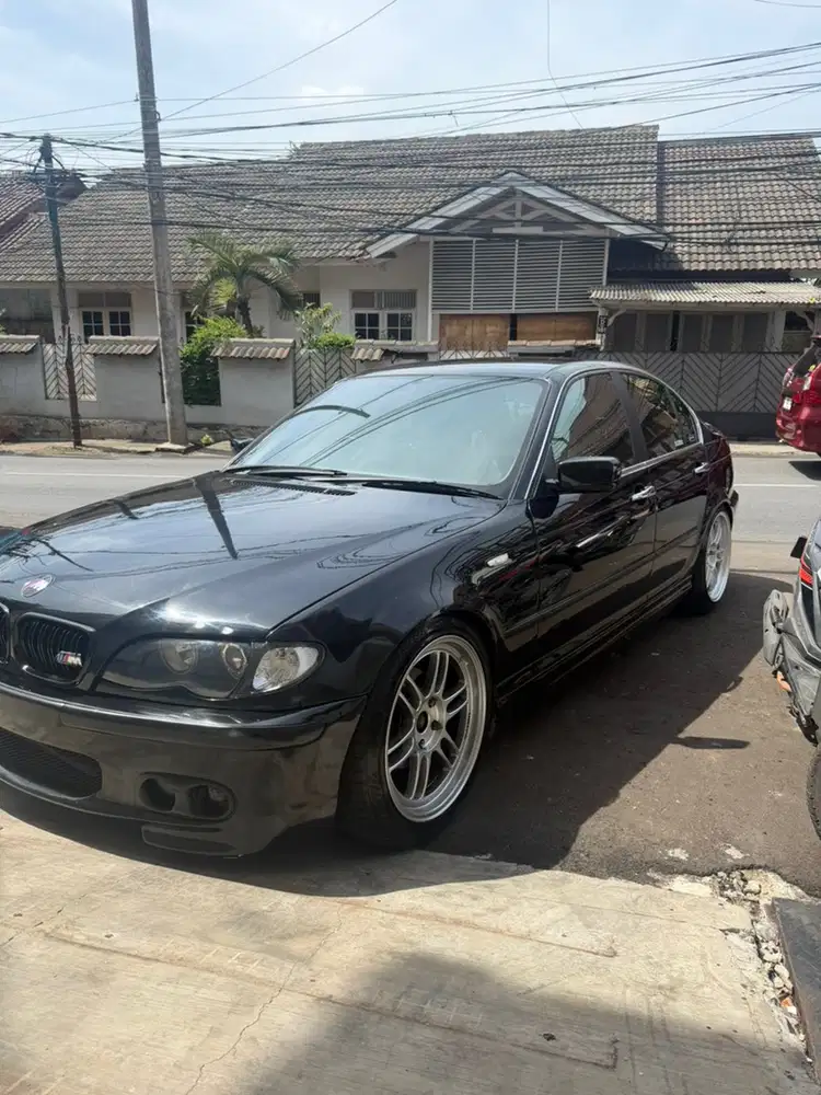 BMW 318i 2004 Bensin